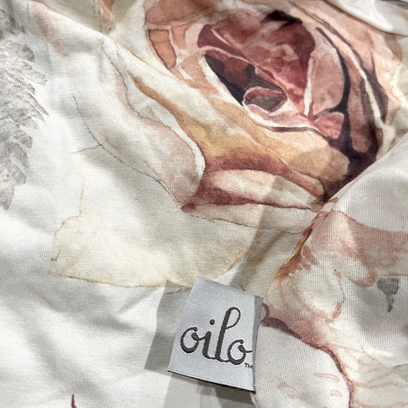 Customer return . . . Oilo Vintage Bloom Floral Crib Sheet - Picture 2 of 3